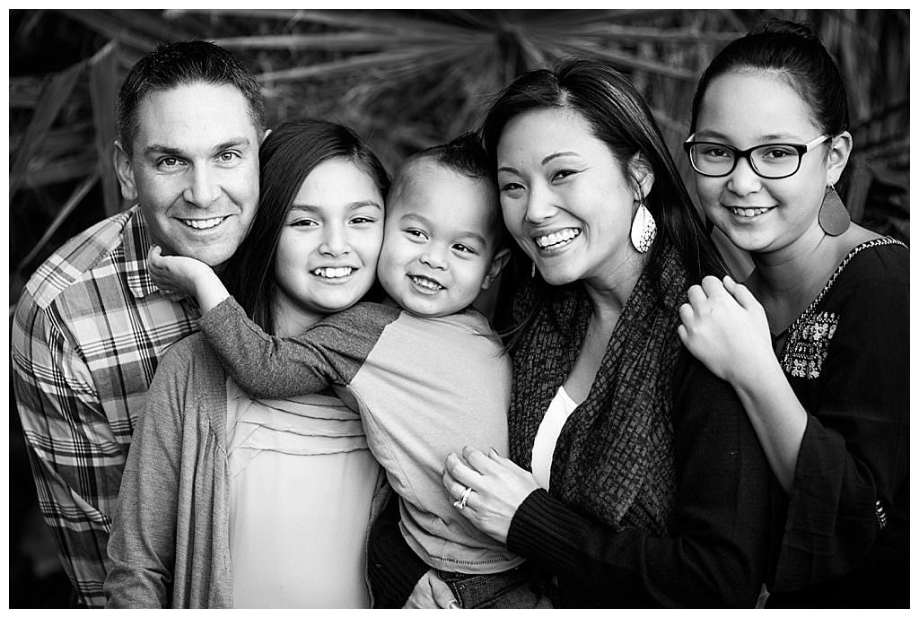 family portraits twentynine palms photographer joshusa tree photographer yucca valley photographer high desert photographer southern california photographer palm springs photographer palm desert photographer